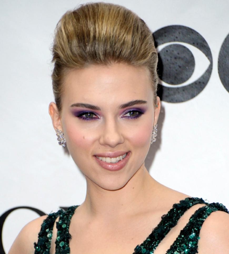 Nach der Trennung von Sean Penn im Juni, soll Scarlett Johansson sich schon wieder einen Neuen geangelt haben. Der Auserwählte soll angeblich der Musiker Dan White sein