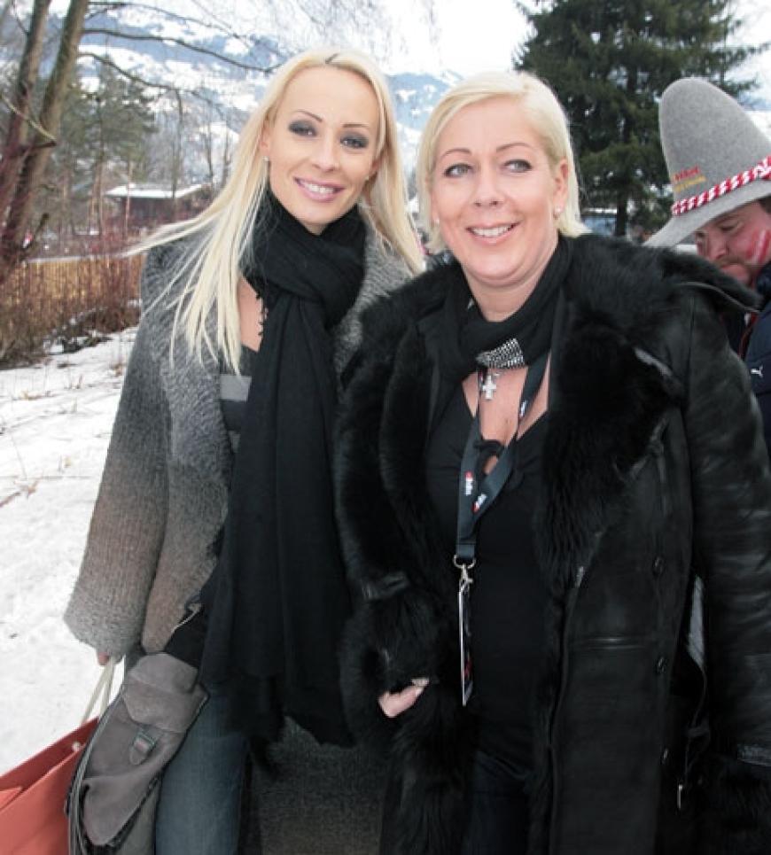 ... feierte seine Frau Cora Schumacher (links) lieber abseits der Pisten