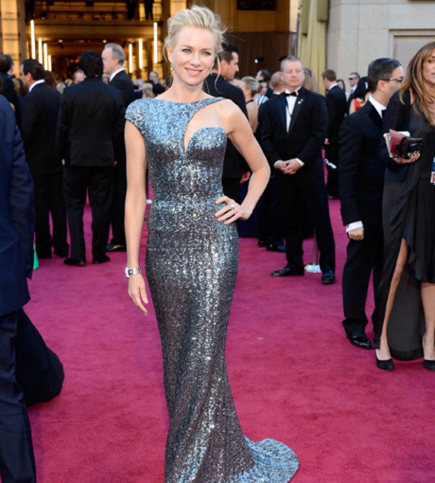 Eher umstritten dagegen das Meerjungfrauen-artige Kleid von Naomi Watts. „Ich fühle mich wie das Chrysler Building“, sagte sie zu Journalisten. Das sagt ja eigentlich schon alles...