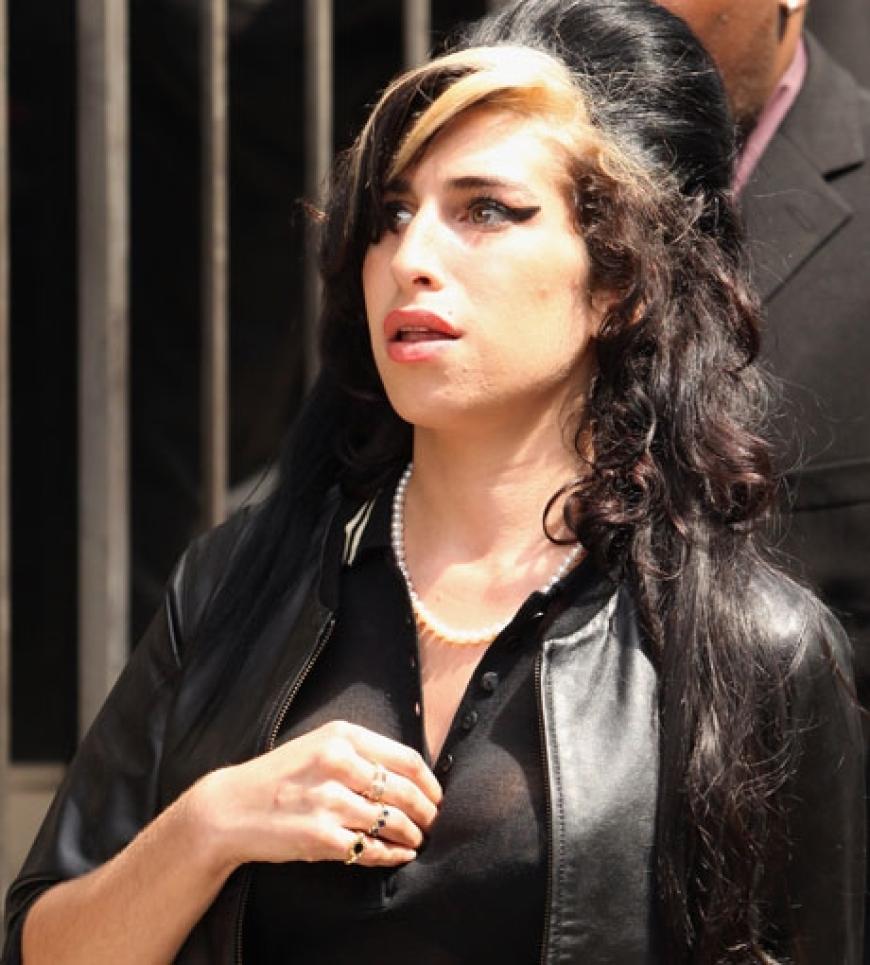 Laut Anklage soll Winehouse bei einer Wohltätigkeitsveranstaltung einen weiblichen Fan angegriffen haben - dabei hatte die Frau nur um ein gemeinsames Foto gebeten