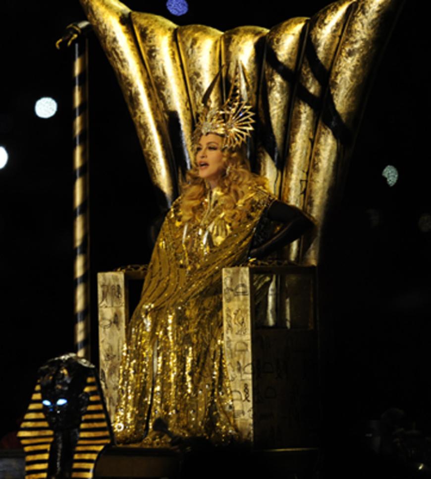 Madonna hatte die Ehre in der Halbzeit einen Auftritt zu haben. Und die Queen of Pop heizte den Zuschauern ordentlich ein