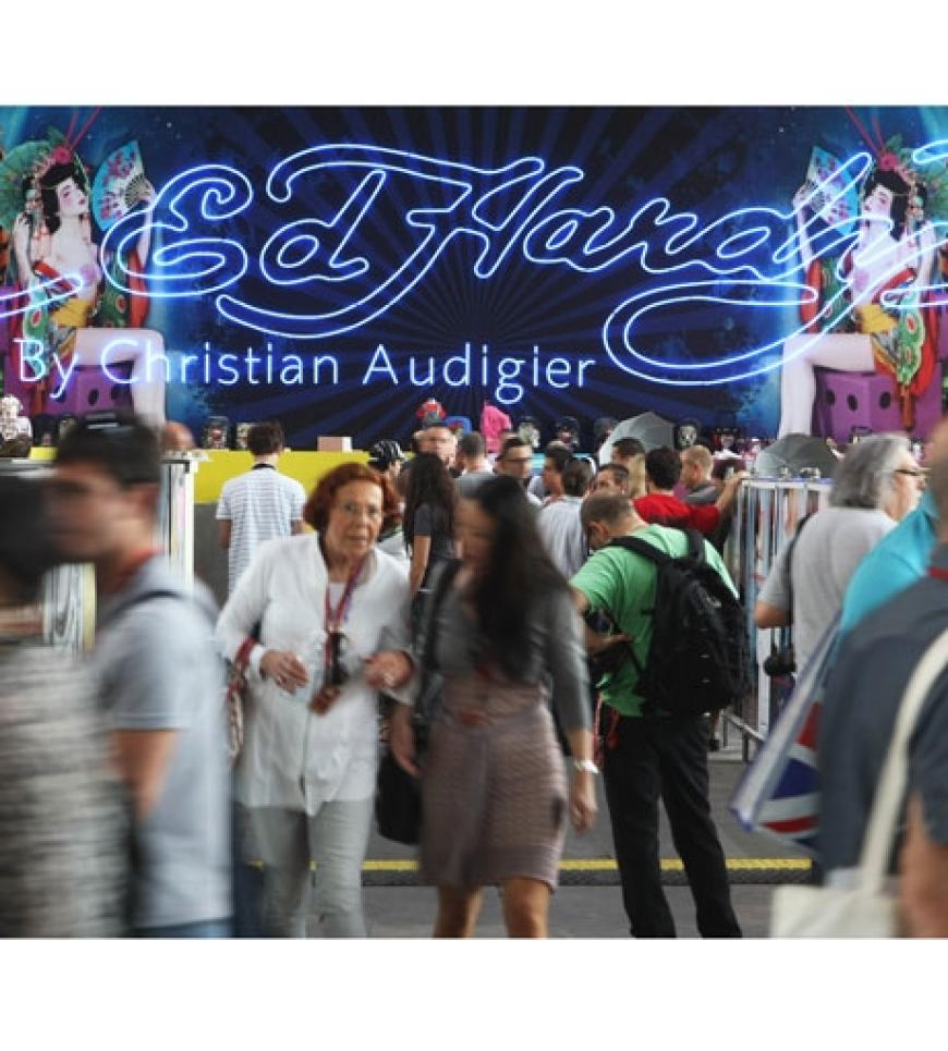 Der nächste Höhepunkt (02. Juli 2009): Am zweiten Messetag präsentiert Christian Audigier persönlich die neuen Kollektionen von Ed Hardy und Christian Audigier...