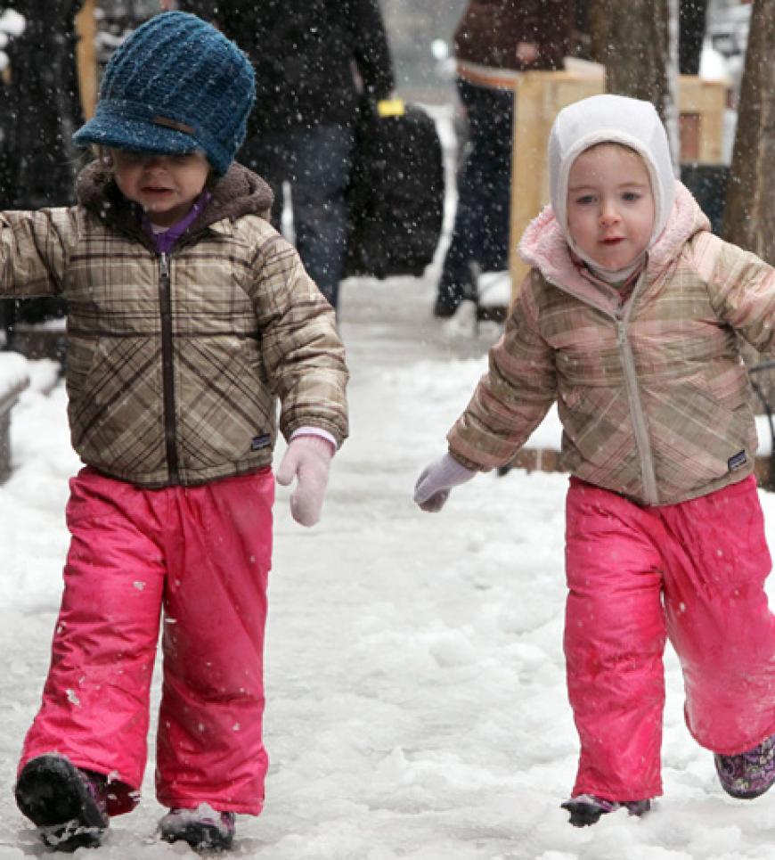 Sarah Jessica Parkers Zwillinge Tabitha und Marion im Schneegestöber vom New Yorker West Village