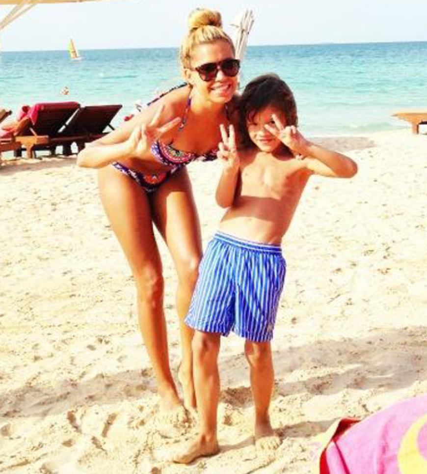 Sylvie van der Vaart twittertmit Sohn Damian sonnige Urlaubsgrüße aus Dubai