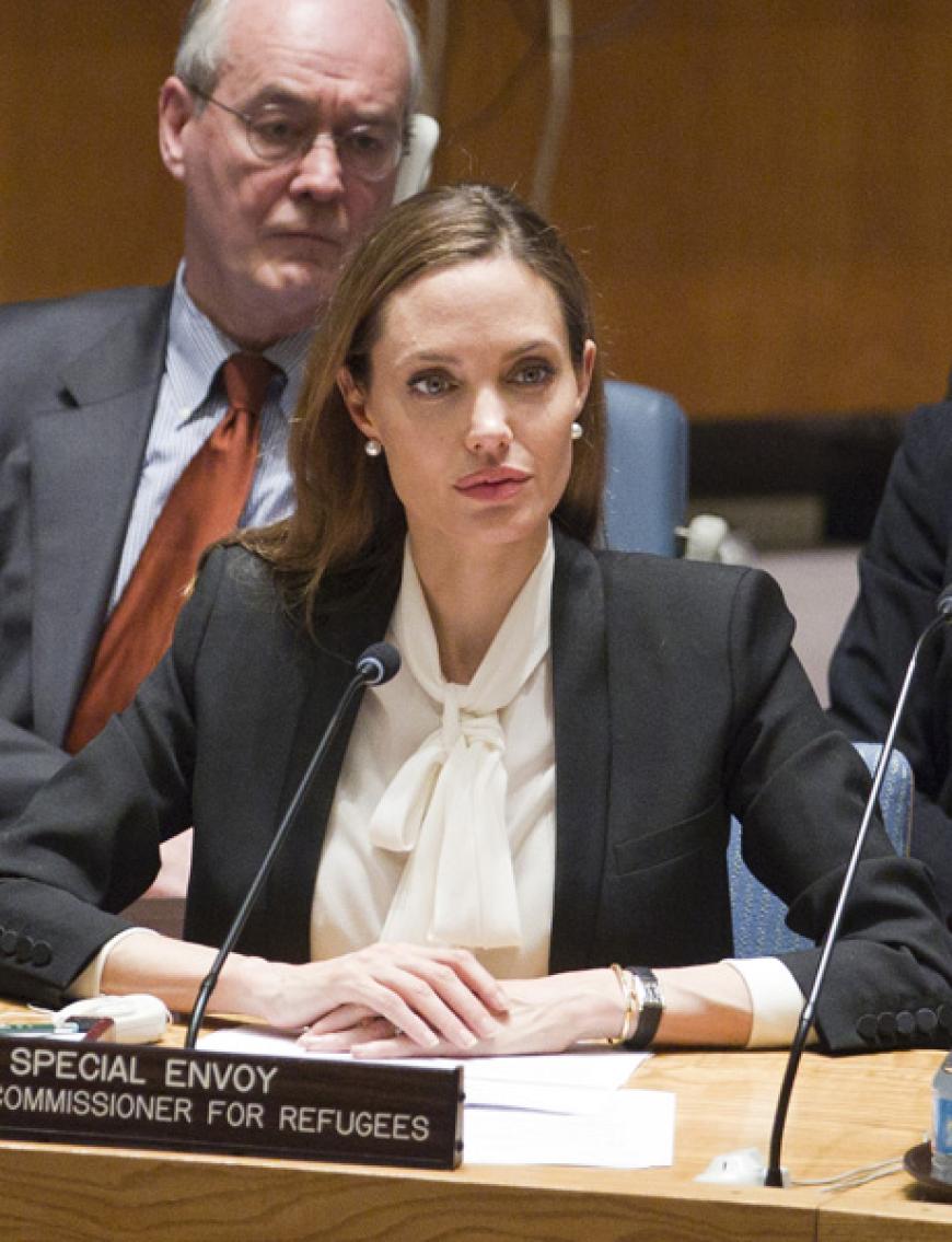 Juni 2013: Angelina Jolie beklagt vor dem UN-Sicherheitsrat, dass Vergewaltigungen in Kriegszonen noch nicht als wichtiges Thema wahrgenommen würden
