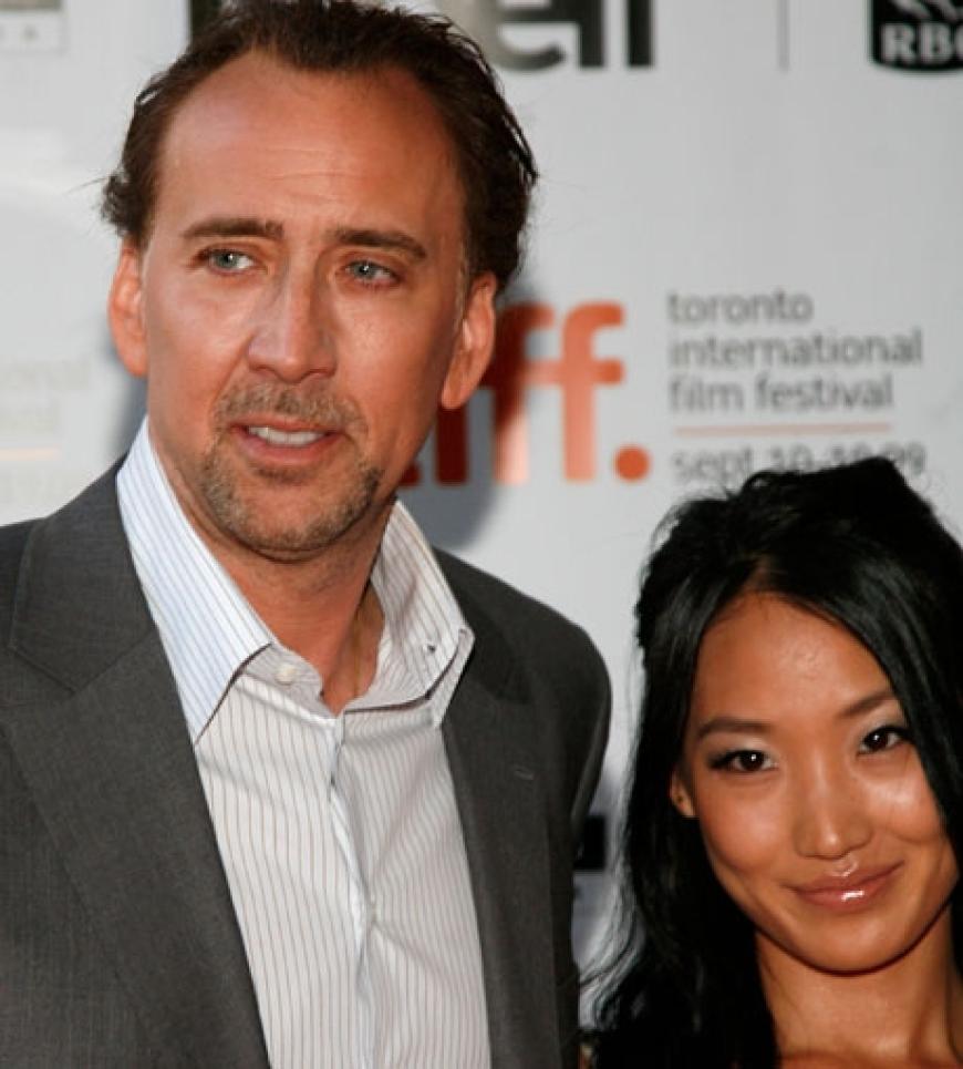 Hollywood-Star Nicolas Cage brachte seine Ehefrau Alice Kim mit. Der Schauspieler ist seit 5 Jahren mit der ehemaligen Sushi-Kellnerin verheiratet