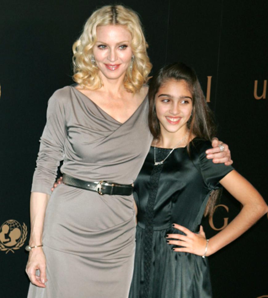 Madonnas Mini-Me: Die Pop-Queen brachte ihrer Tochter schon früh den Status eines VIPs bei. So nahm sie Lourdes bereits in jungen Jahren mit zu Veranstaltungen