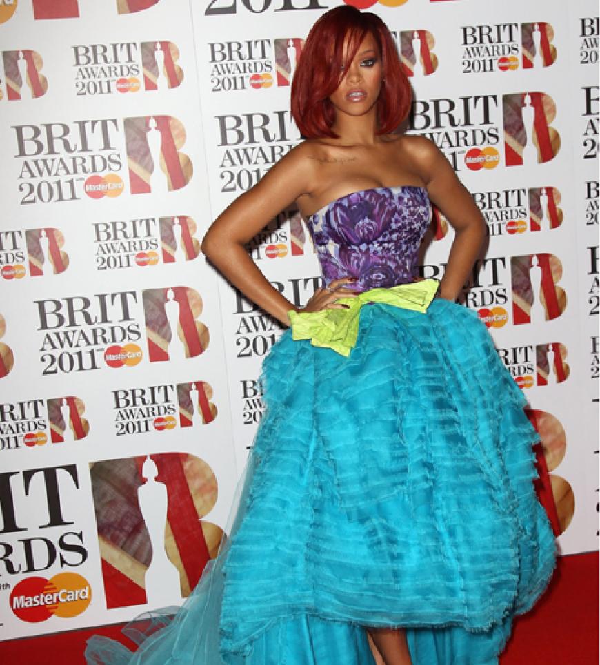 Nach den Grammys reiste die gesamte Musik-Prominenz nach London zu den BRIT Awards. Die wurden am Dienstagabend (15.2.) in der ausverkauften O2 Arena vergeben. Mit dabei: Rihanna, Justin Bieber, Take That und viele mehr!
