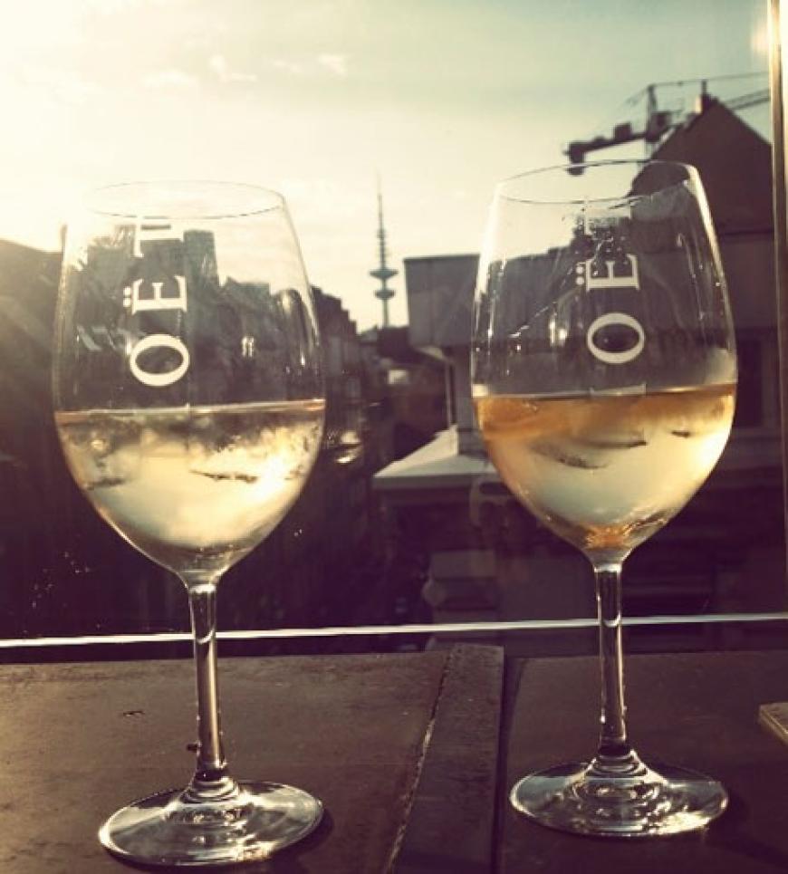 Am 3. Juli 2014 lud Moët & Chandon zur Impérial Ice Summer Bash im Hamburger Alsterhaus. Bei perfektem Sommerwetter trafen sich zahlreiche Promis - und wir waren dabei!