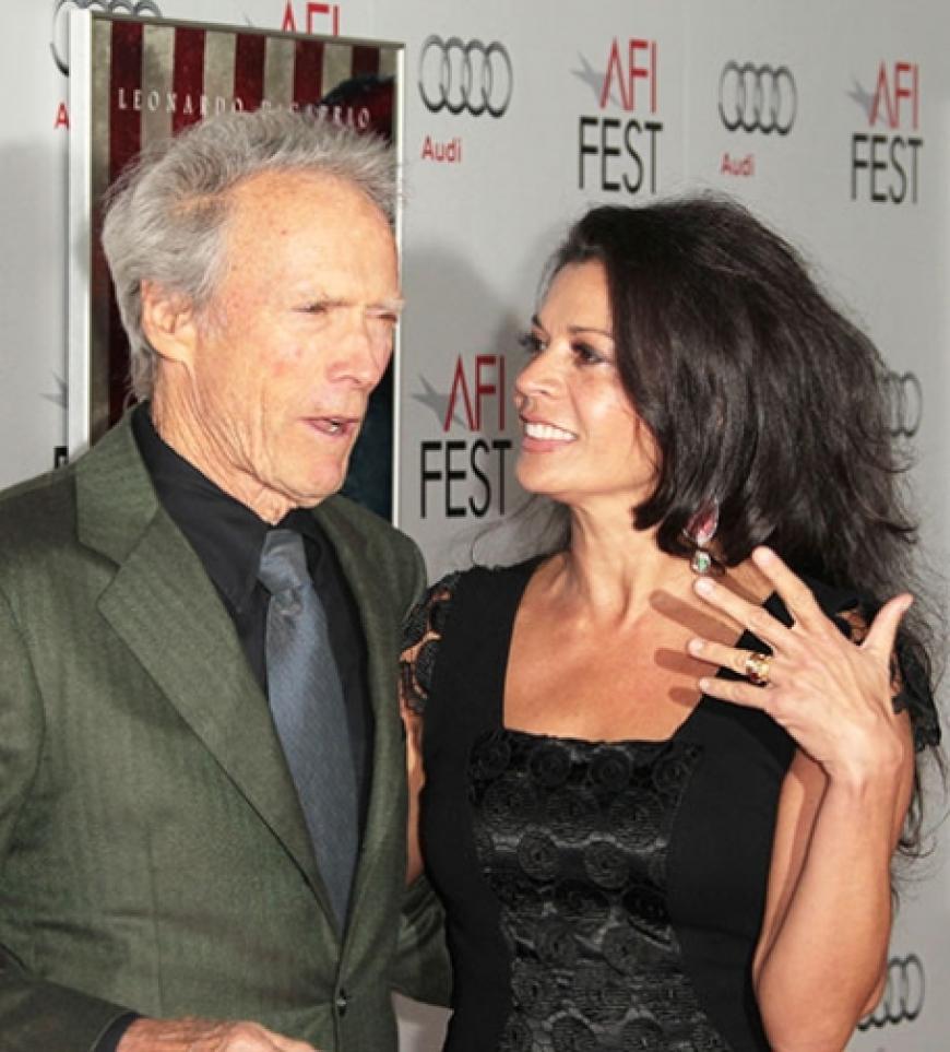 Im August schreibt OK!:´ Bereits seit Monaten kursieren Gerüchte, Clint Eastwood, 83, und seine Frau Dina, 47, hätten Ehe-Probleme. Nun das, was viele bereits vermuteten: Das Hollywood-Paar lässt sich nach 17 Jahren scheiden! Seine Arbeitswut hat die Liebe zerstört´
