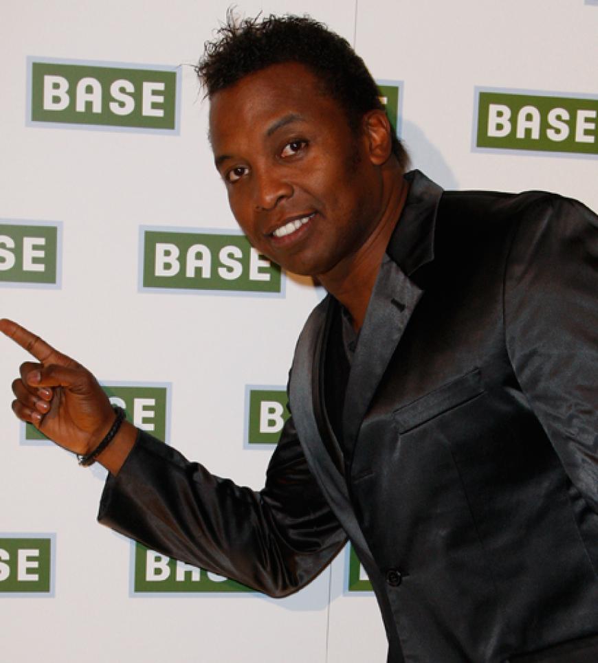 Ja, es gibt ihn noch - wenn auch momentan nicht musikalisch präsent, ist Haddaway auf so manchen Promi-Partys unterwegs