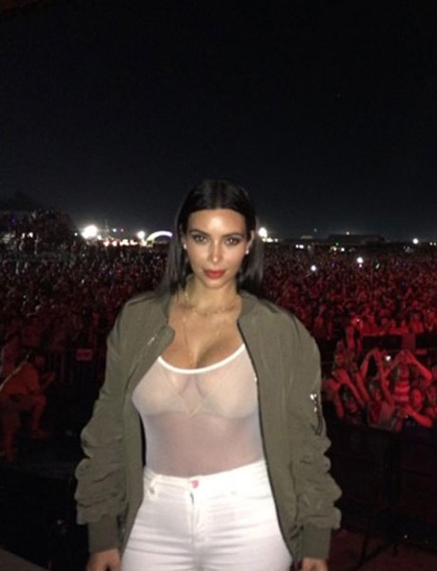 Apropos erregen: Beim Konzert von Kanye West sorgte sie mit diesem Outfit für viele Blicke