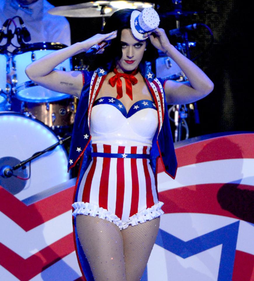 Heiß, heißer, Katy Perry: Obwohl ihr aktueller Lover John Mayer im Publikum saß, zeigte sich der Popstar sehr sexy im knappen Outfit