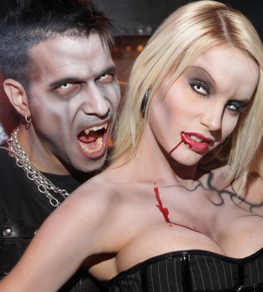 Nach seiner Gruselshow im Europapark in Rust, will Sänger Marc Terenzi jetzt auch als Horror-Designer durchstarten. Mit seiner Freundin Gina-Lisa Lohfink präsentierte er am Samstag seine Kollektion