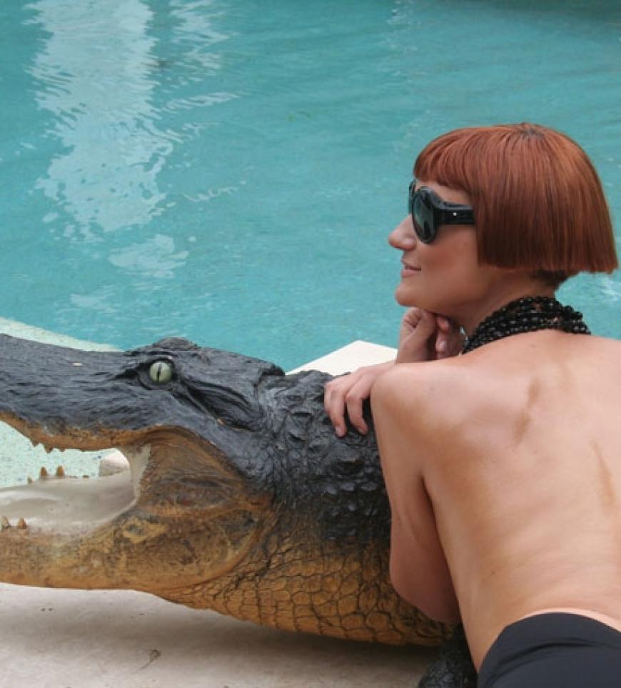 Maria mit Alligator Goliath. Copyright: Dan Little John