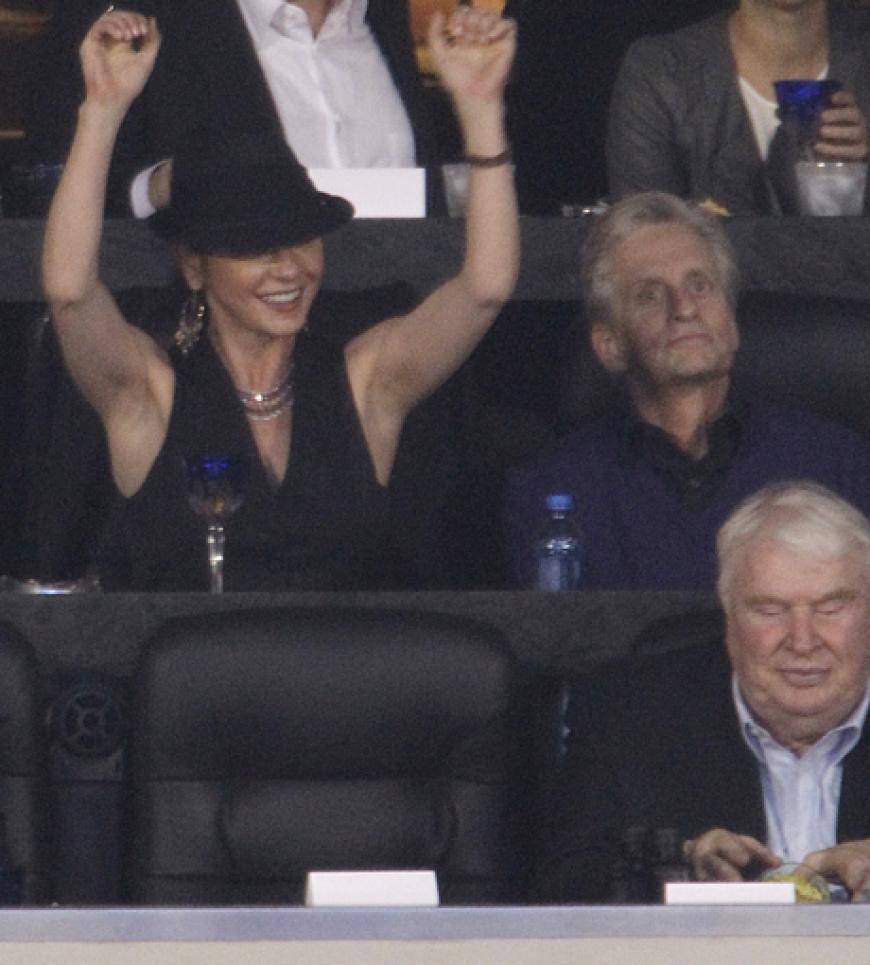 Jubelschreie: Catherine Zeta-Jones feuert ihre Mannschaft an