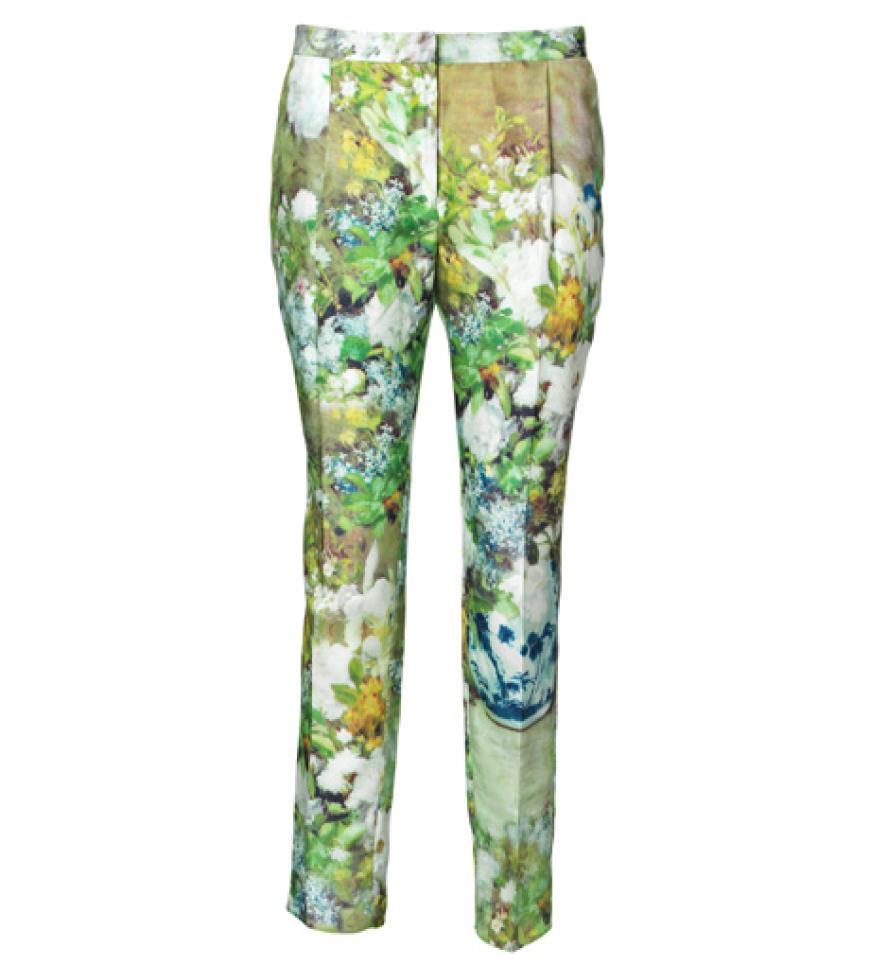 Ob im Office oder in der Freizeit: der fröhliche Print auf der Hose von By Malene Birger braucht keine Extras, ca. 400 Euro