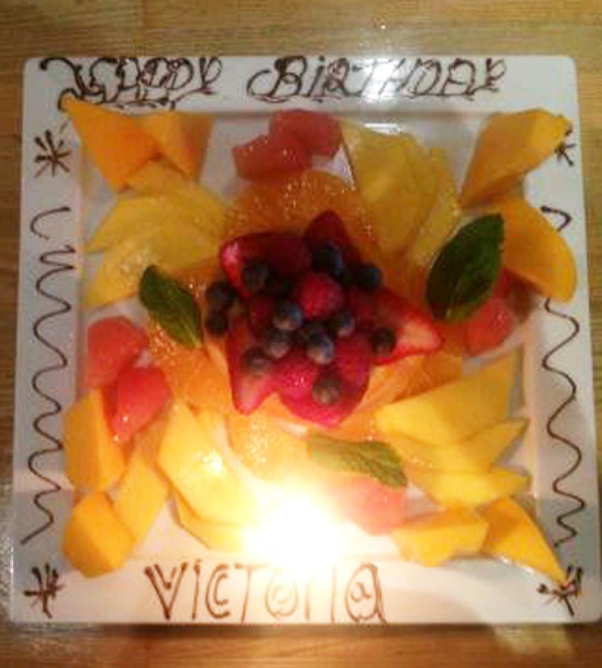 Victoria Beckham twittert ihr Geburtstag-Menü. Anstatt Torte gab es einen Fruchtteller