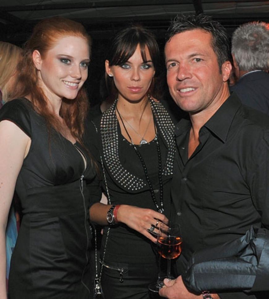 Barbara Meier lässt sich mit Lothar Matthäus und seiner Ehefrau Kristina Liliana fotografieren
