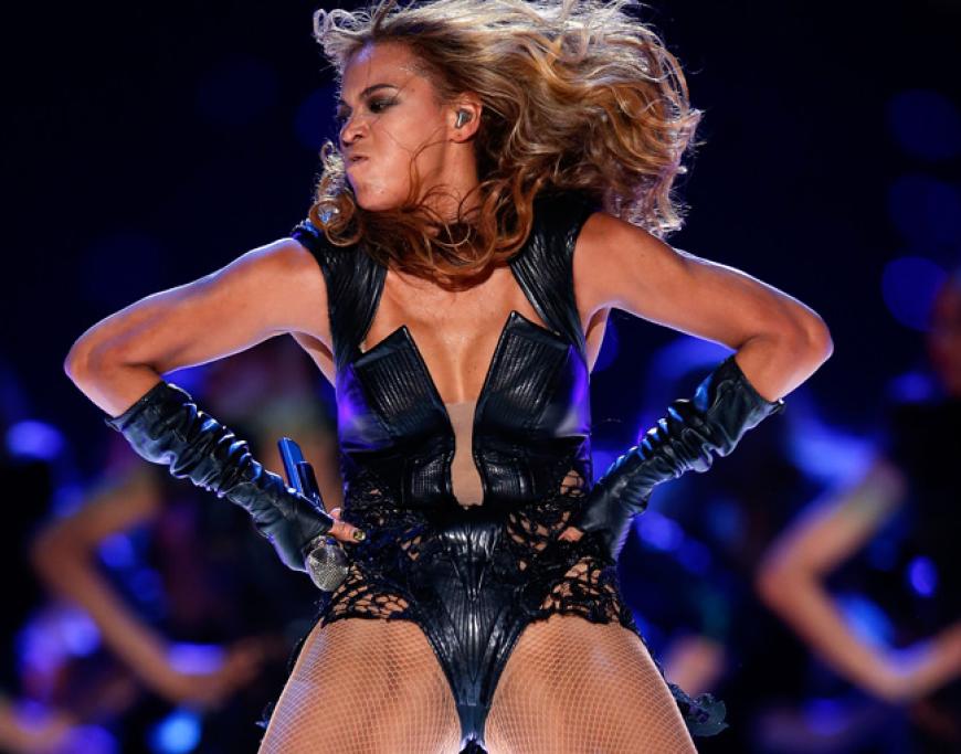 Heiß, heißer, Beyoncé Knowles! Die Sängerin zeigte ihren makellosen Körper in einem engen Lederkleid