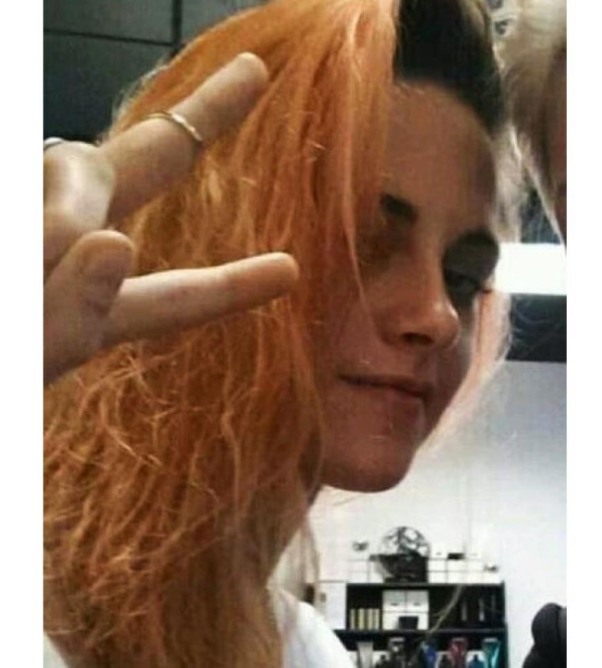 Auch Kristen Stewart brauchte einen Farbwechsel. Aktuell trägt sie Orange. Aber nur für eine Filmrolle. Gottseidank ...