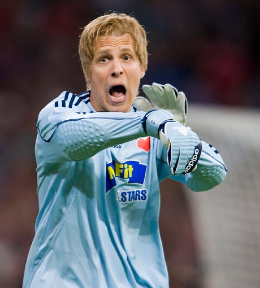 Pocher als der Titan-Torwart Oliver Kahn