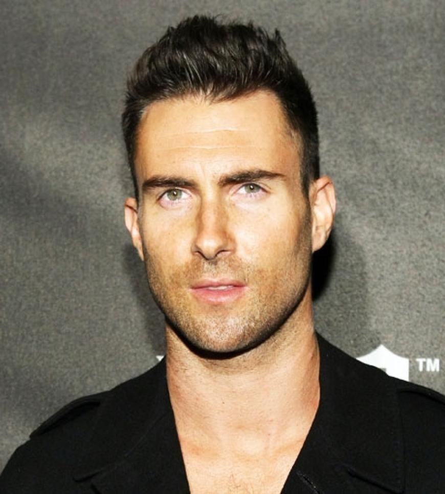Maroon 5-Sänger Adam Levine ist bekannt dafür, dass er nichts anbrennen lässt. Zuletzt turtelt er mit Schauspielerin Cameron Diaz. Man darf gespannt sein, wer die nächste Eroberung sein wird
