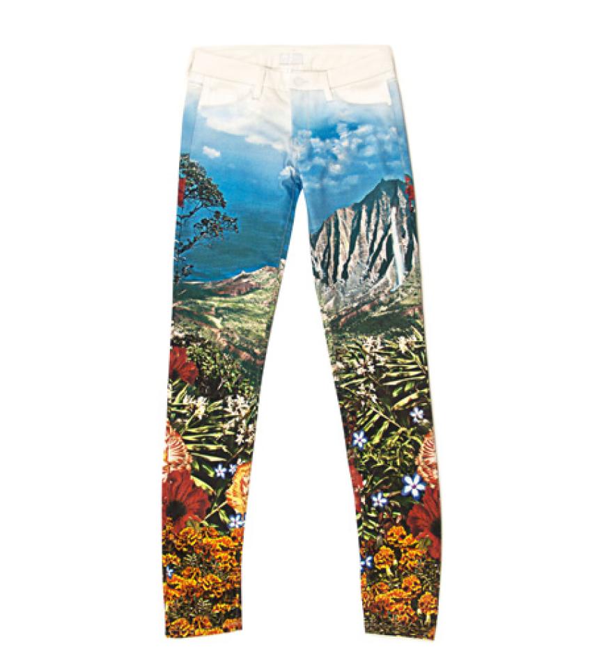 It-Girl Whitney Port hat es uns vorgemacht realistische Foto-Prints sind in! Mit dieser romantischen Berglandschaft auf ihrer Leggings hat sie uns verzaubert. Hose von Mother, ca. 300 Euro