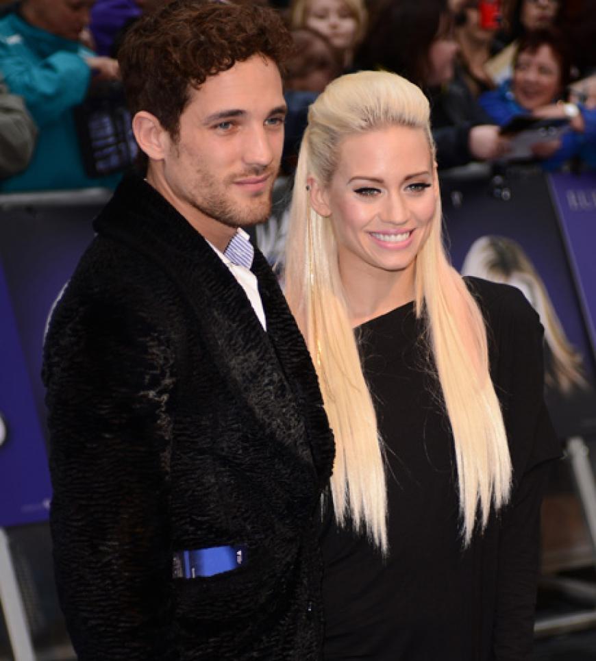 Zu Gast auf der Film-Premiere: Sängerin Kimberly Wyatt mit Begleitung