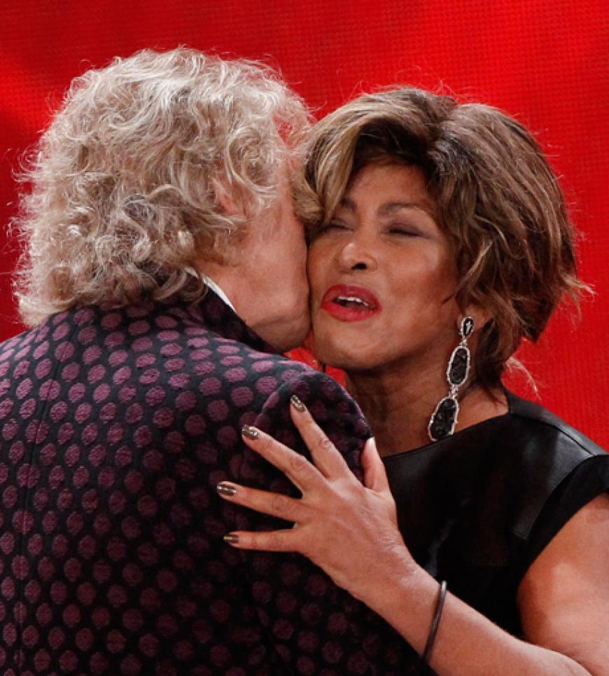 Thomas Gottschalk begrüßt Tina Turner