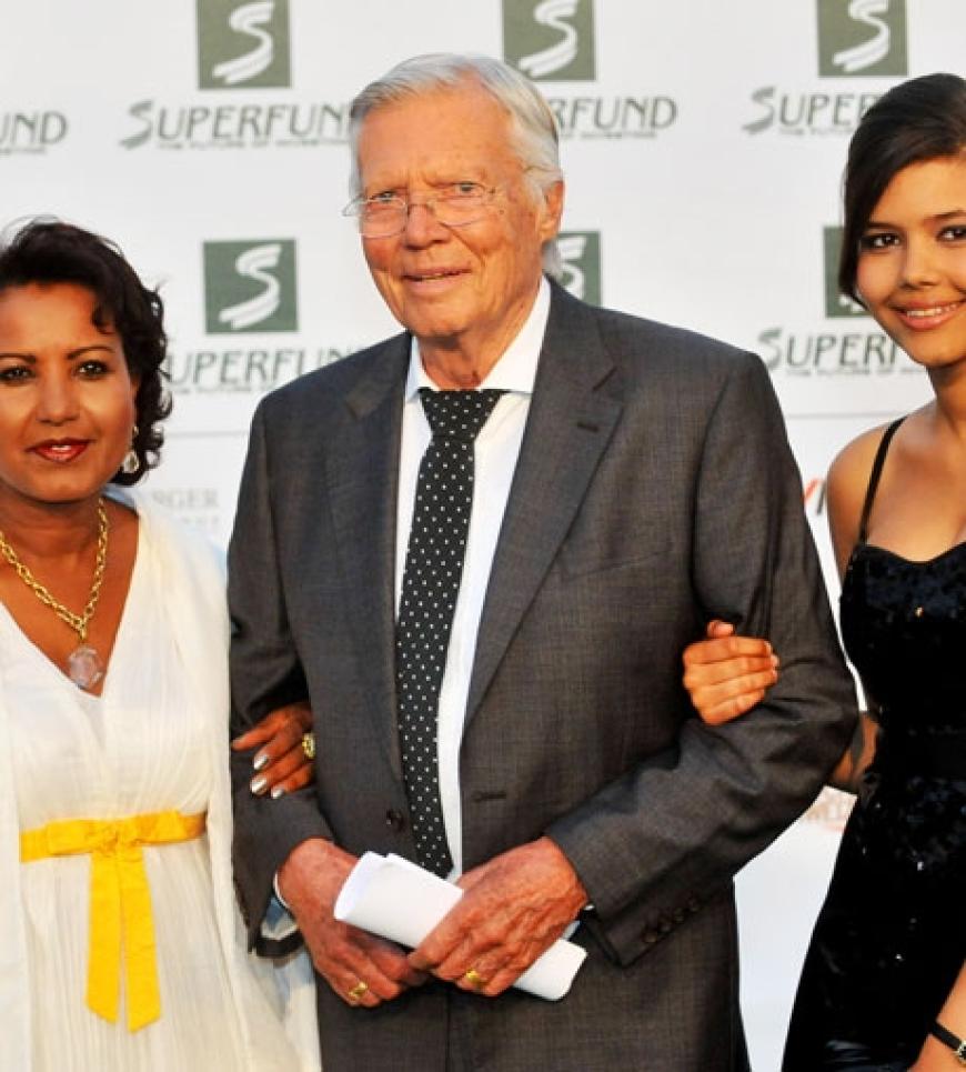 Karlheinz Böhm mit Frau und Tochter: Auch der Schauspieler bekam für sein soziales Engagement für die Menschen in Äthiopien einen Preis verliehen