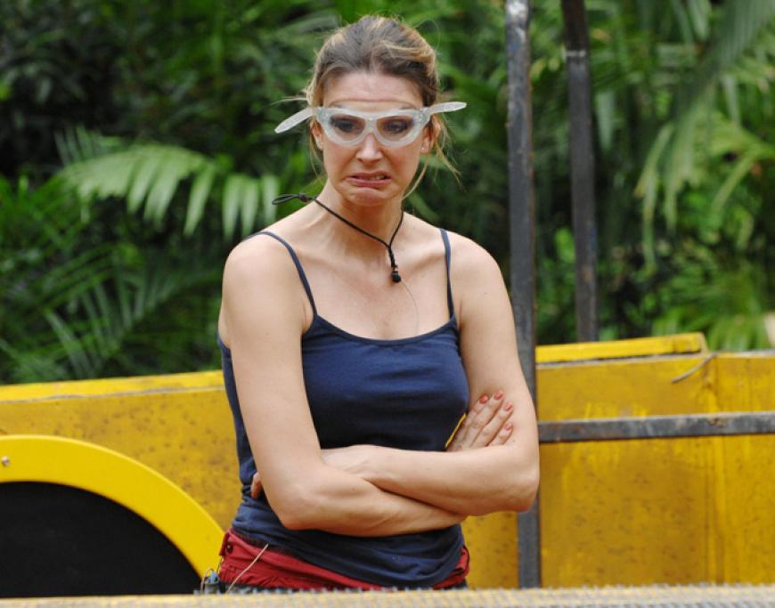 Claudelle steht einige Meter weiter in einem riesigen Stern. Hinter jedem Zacken verbergen sich Sterne, die sie einsammeln muss. Allerdings ist sie nicht allein: in diesen Zacken befinden sich nämlich auch einheimische Tiere