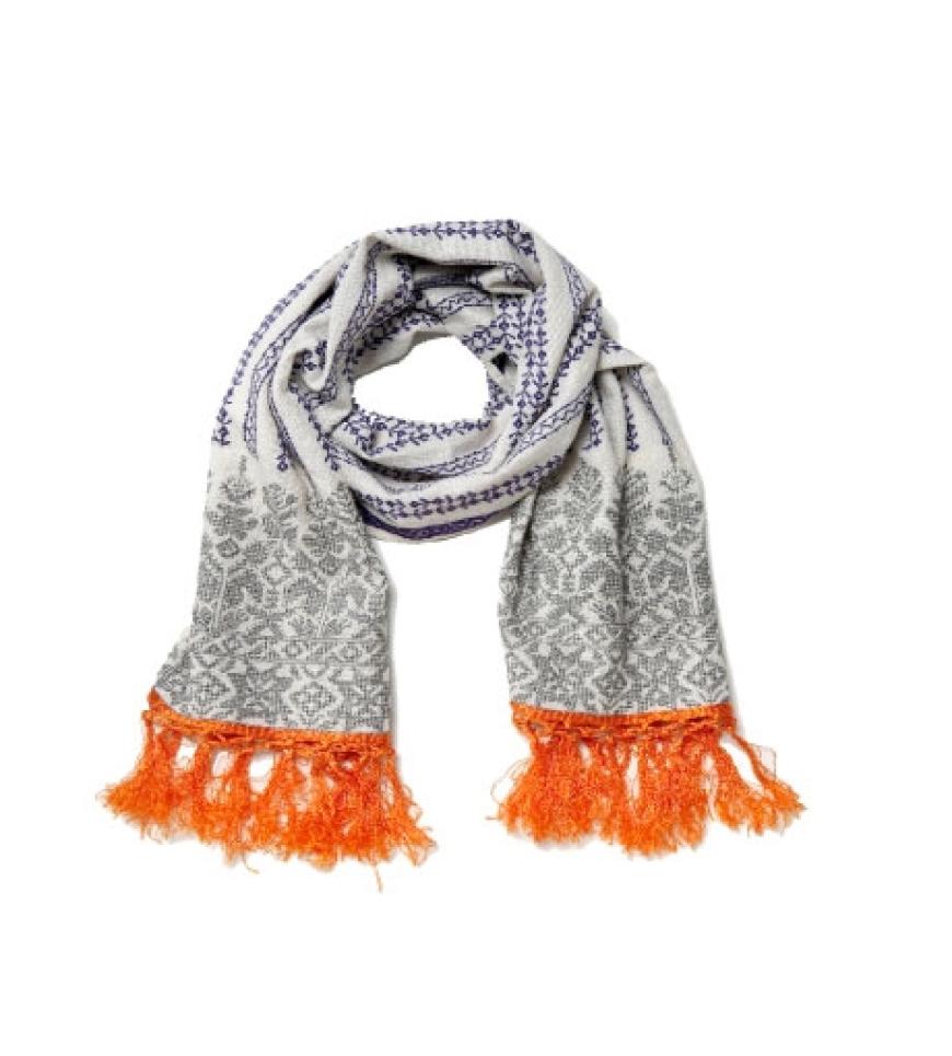 6. Kontrastreich handgesticktes Romantik-Muster mit Orange als Kontrast. Von Odd Molly, ca. 250 Euro