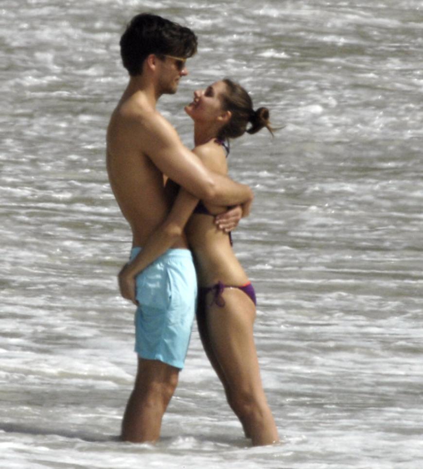 St. Barth: strahlender Sonnenschein, sonnige Temperaturen und das Paradies auf Erden. Society-Girl Olivia Palermo genießt ihren Urlaub mit Freund Johannes Hübl auf der Promi-Insel