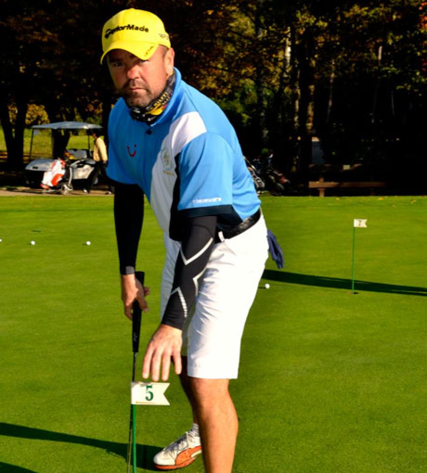 Der ehemalige Profi-Boxer Sven Ottke zeigte beim Golfen viel Feingefühl