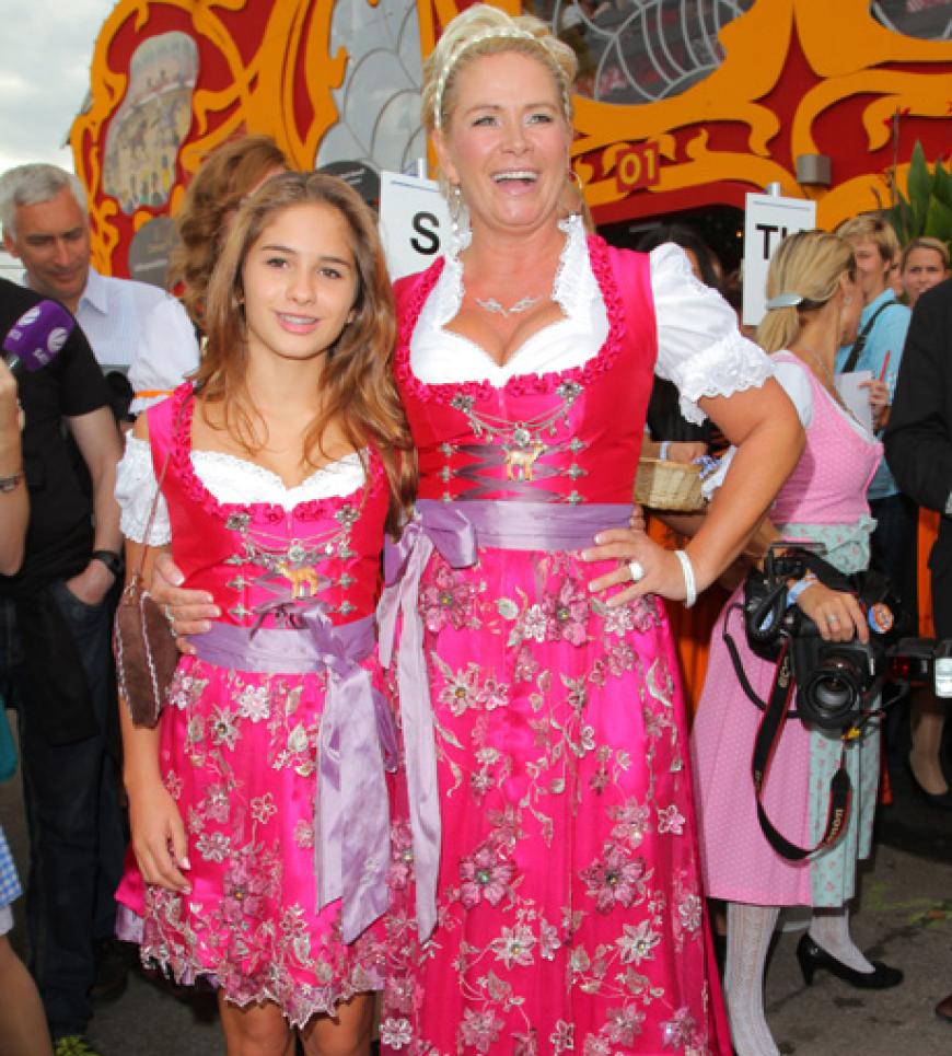 Im Partnerlook: Claudia Effenberg mit Tochter Lucia