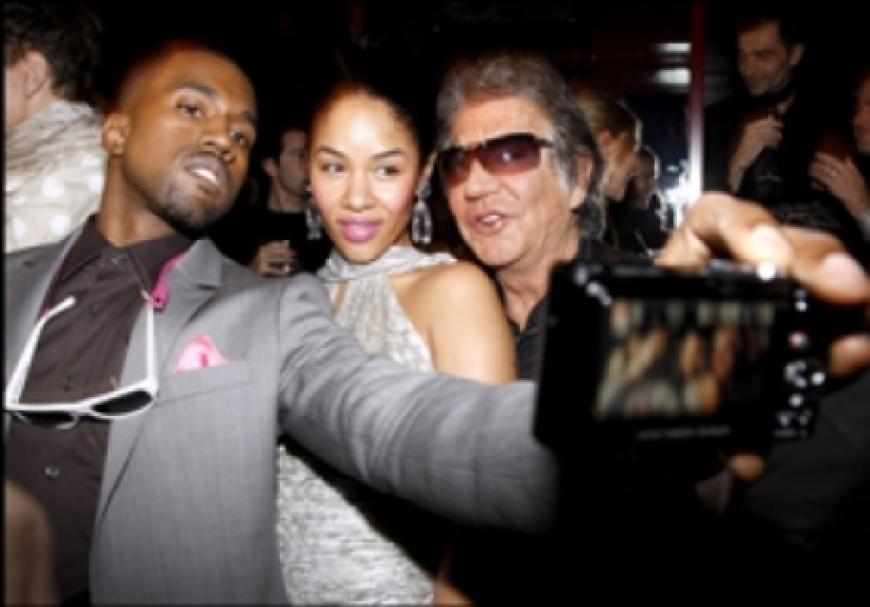 Bleibender Eindruck: Rapper Kanye West (mit seiner Verlobten Alexis PhifeR) machte ein Erinnerungsfoto mit Gastgeber Roberto Cavalli (rechts)