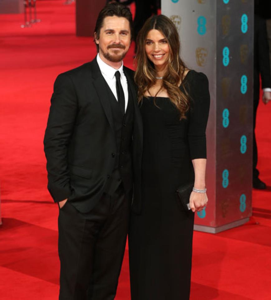 Christian Bale kam mit seiner Frau´ Sibi Blazic an die Themse und ging für seine Hauptrolle in