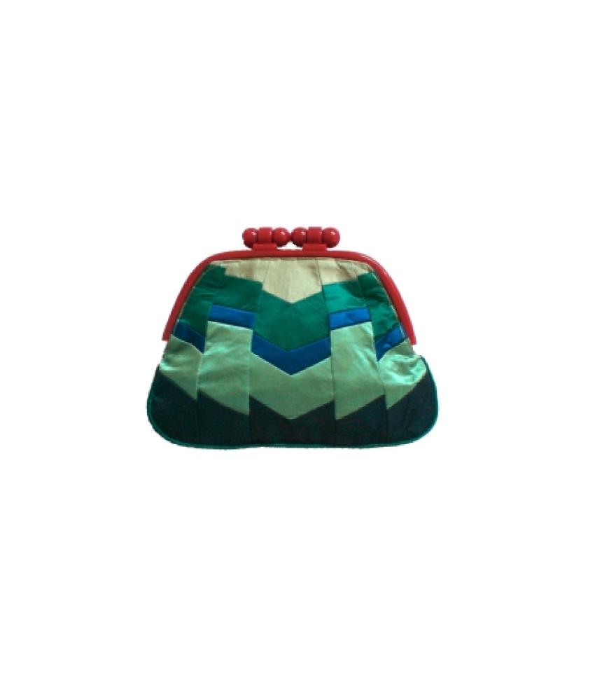 Clutch in grafischer Optik von By Malene Birger über feinesachen.net, ca. 60 Euro
