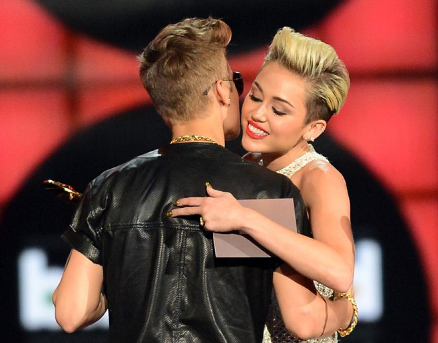 2013: Justin Bieber: Weltstar. Er hat es geschafft und ist einer der erfolgreichesten Künstler seiner Zeit. Seit seinem ersten Hit