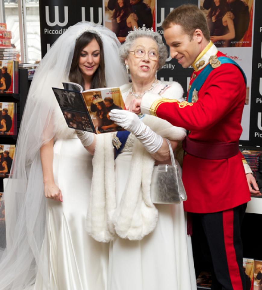 So können sich Kate & William schonmal selbst auf ihre Hochzeit einstimmen - mit einem romantischen Film, der ihre Liebesgeschichte zeigt!