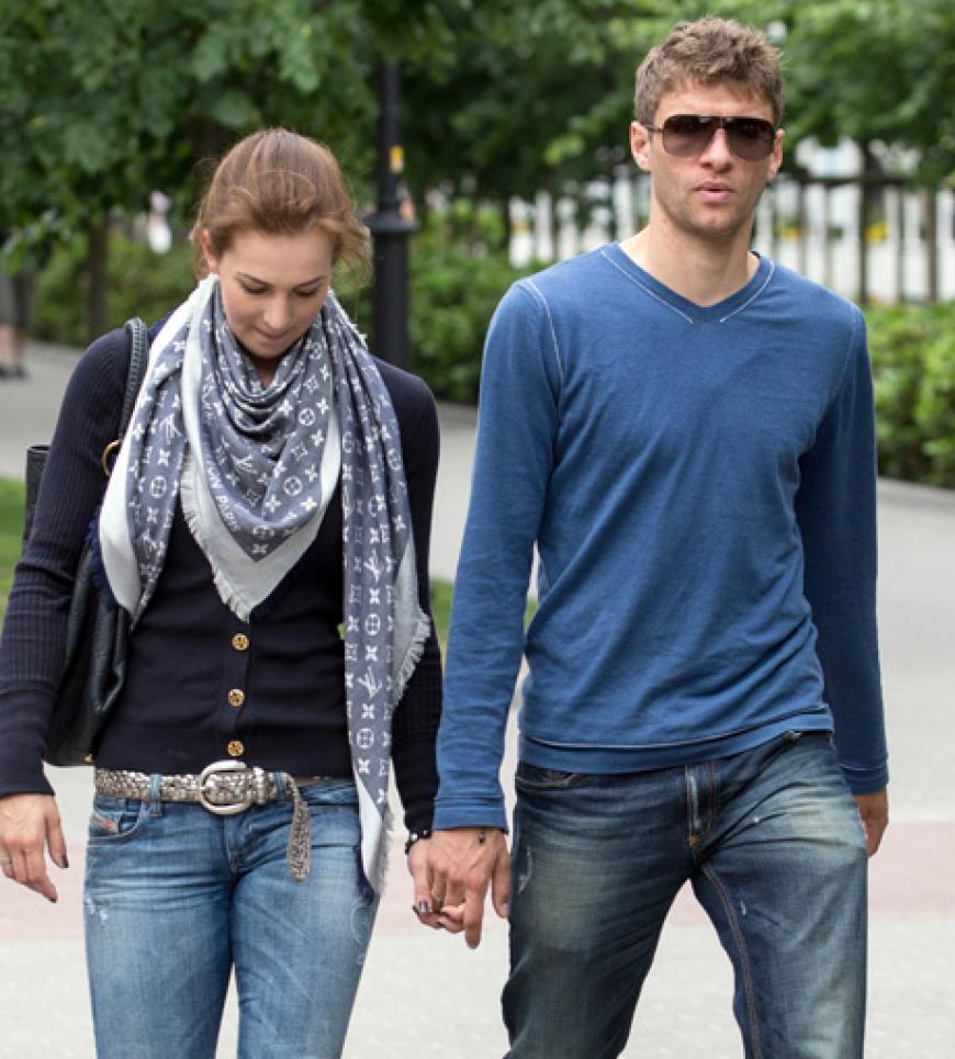 Auch gesichtet: Thomas Müller mit seiner Frau Lisa