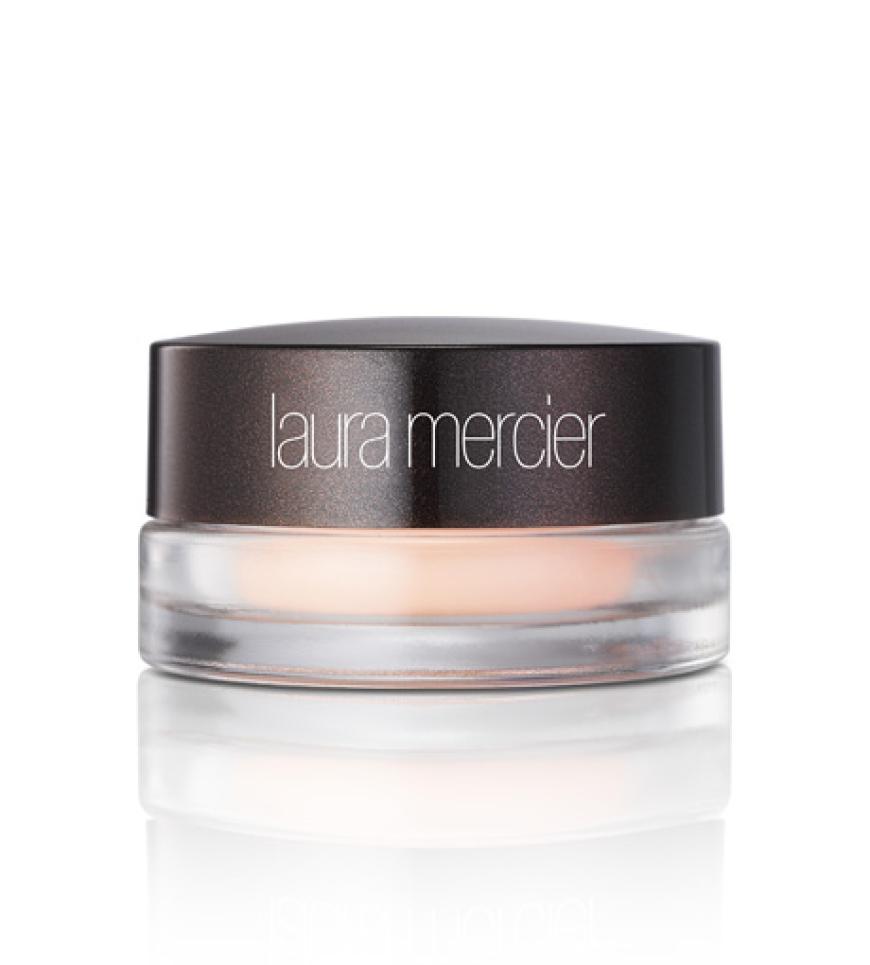 Visagistin Laura Mercier ist bekannt für ihre ausgefeilten Grundierungen und deshalb auch ein Liebling vieler Stars. Dieses Produkt ist eine Base nur für das Augen-Make-up: Sie wirkt ölabsorbierend und verhindert unplanmässiges Absetzen von Lidschatten in der Lidfalte. Sehr sinnvoll! âEye Canvas