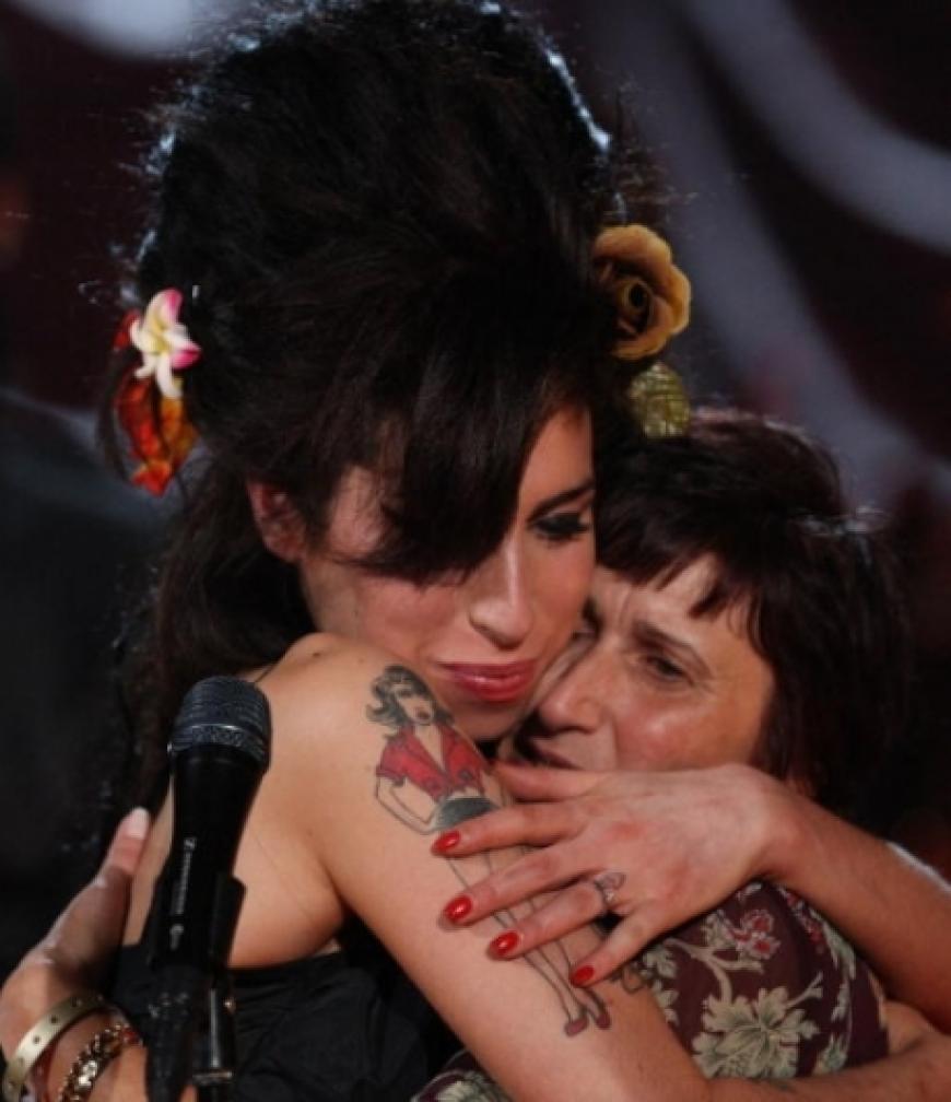 Amy Winehouse räumte stolze fünf Trophäen ab