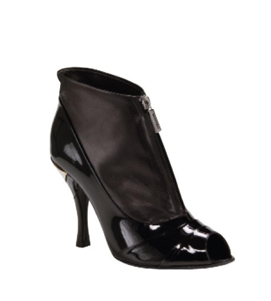 Auffallen garantiert: Ankle Boots im Material´mix von Joop!, ca. 350 Euro