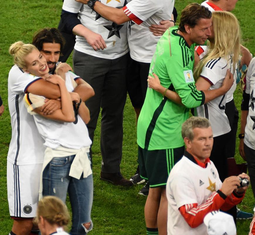 Couple-Time! Sami Khedira herzt seine Lena, Roman Weidenfeller seine Lisa