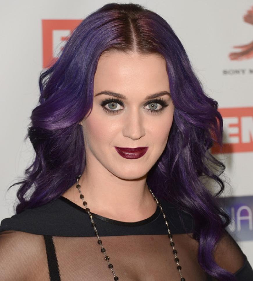Am Donnerstag, 10. Mai, wurden die Narm Music Biz Awards verliehen, bei denen ein Star für einen ganz besonderen Auftritt sorgte: Katy Perry erschien nämlich im Gothic-Look
