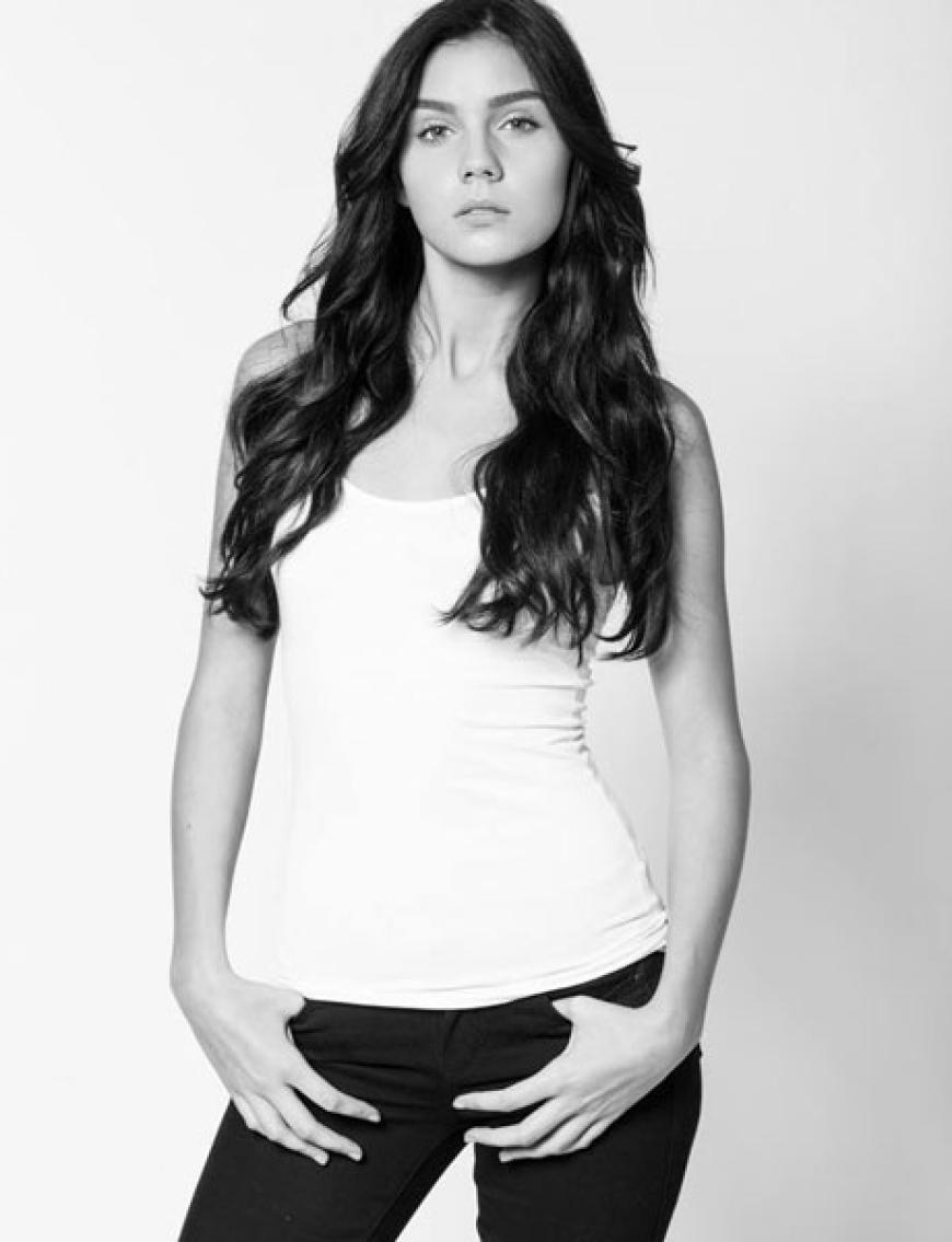 Nathalie musste beim Shooting wieder ständig ihr Aussehen am Bildschirm überprüfen