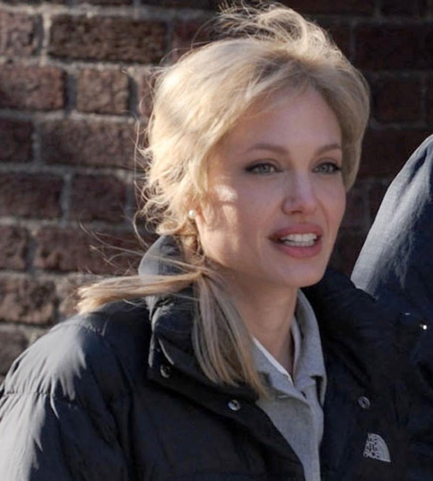 Blonde Haarpracht: Angelina Jolie als