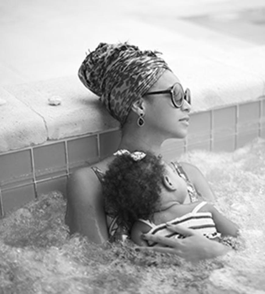 Beyoncé und ihre kleine süße Tochter Blue Ivy. Ob Papa Jay-Z diesen Schnappschuss geschossen hat?